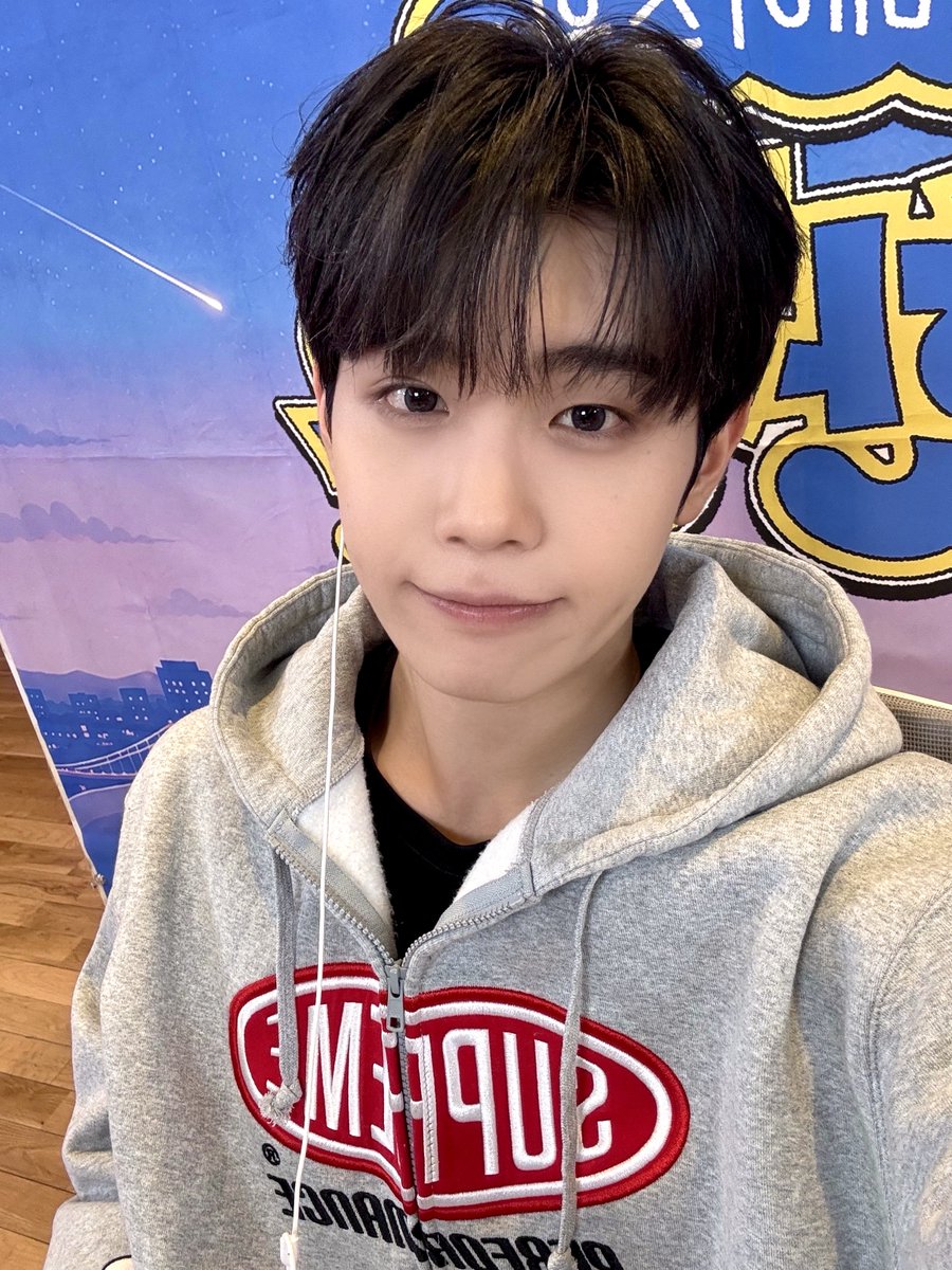 ZB1_official's tweet photo. 260921
MBC FM4U <제로베이스원의 친한친구>

#ZEROBASEONE #ZB1 #제로베이스원 
#KIMTAERAE #김태래 https://t.co/NpW3LIaAMq
