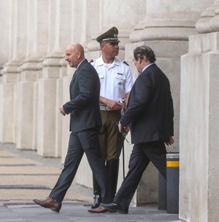 HQGatica's tweet photo. INEDITO
El embajador de los EE. UU. como consejero de Kast antes de que éste viaje a las Naciones Unidas.
Esto huele cada día peor. https://t.co/5kIverzgag
