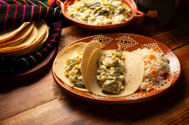 animalgourmet's tweet photo. ¿Te tocó poner el guisado para la reunión familiar?🫑✨  Unas rajas con crema y elotitos bien sazonadas nunca fallan.

https://t.co/oTmc88Q7lF

#ChilePoblano #RajasconCrema #RecetasFácil https://t.co/UCVHHY3k5J