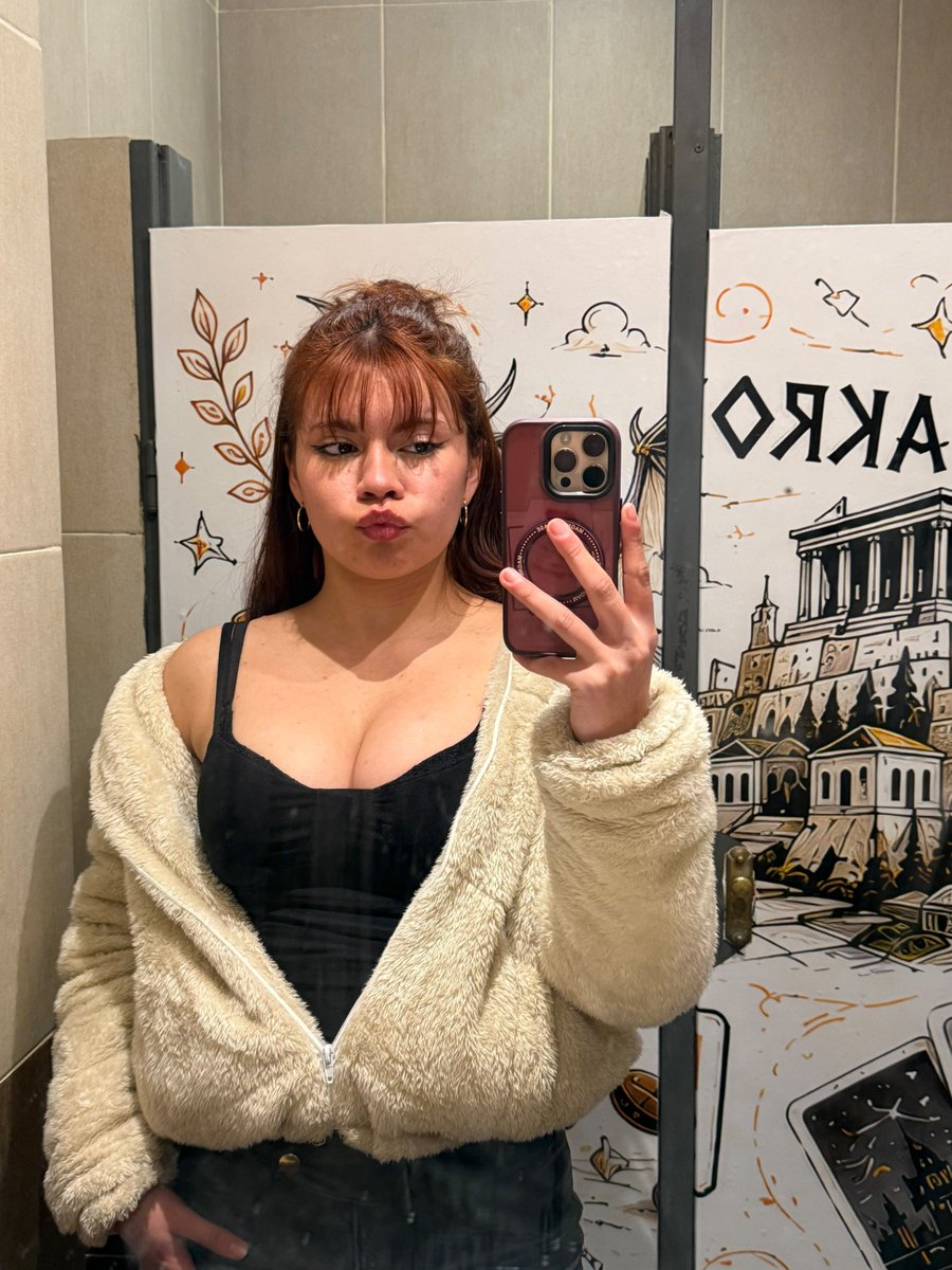 lujinotfound's tweet photo. esto puede ser la humillacion del año PERO. a qué skz les doy vibras respondan y les mando un pote de ducle de leche 🥰🥰 https://t.co/BkA6W9ztWk