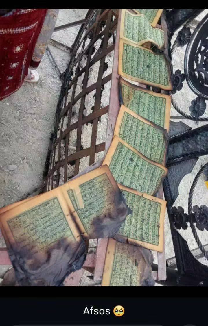 wadar_baloch2's tweet photo. بلوچستان میں روز کئی گھر جلائے یا گرائے جاتے ہیں۔
 تمپ کے علاقے کسانو میں پاکستانی فورسز نے چھاپہ مار کر متعدد گھروں کو نذرِ آتش کر دیا۔ یاد رہے کہ پچھلے کئی دہائیوں سے بلوچستان میں یه سلسلہ جاری ہے جبکہ اس بار (جیسے کہ پہلے ہوتے جارہا ہے) اسلام کے داوے داروں نے قرآن بھی جلا ڈالے https://t.co/w7aMFv5EYe