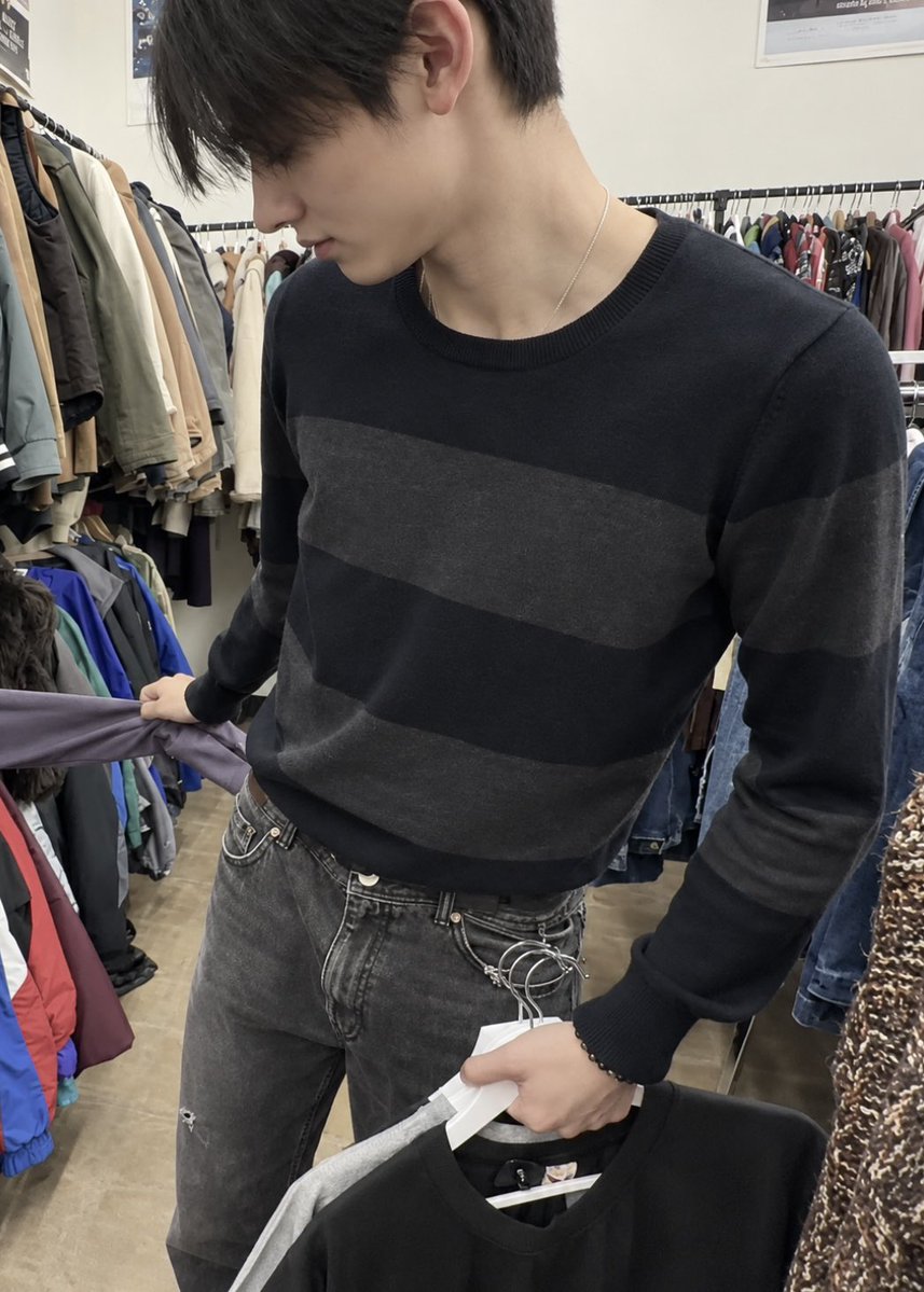 coertisify's tweet photo. “thrifting date” https://t.co/mkbPVCc6kz