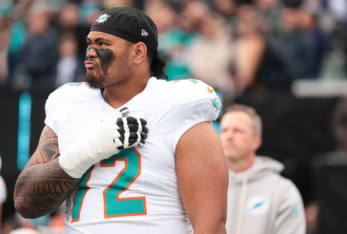 FinsXtra's tweet photo. 📊 Jonah Savaiinaea vs. San Francisco 49ers:

➖ 59 snaps played
➖ 0 pressures allowed
➖ 0 hurries allowed
➖ 0 QB hits allowed
➖ 0 sacks allowed
➖ 65.9 overall grade

(@PFF) #PhinsUp https://t.co/7CQsV4y7r9
