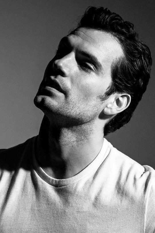Guapazos's tweet photo. Bienvenida, welcome @eszterispunk 😉 #HenryCavill https://t.co/SFfaSv6vWh