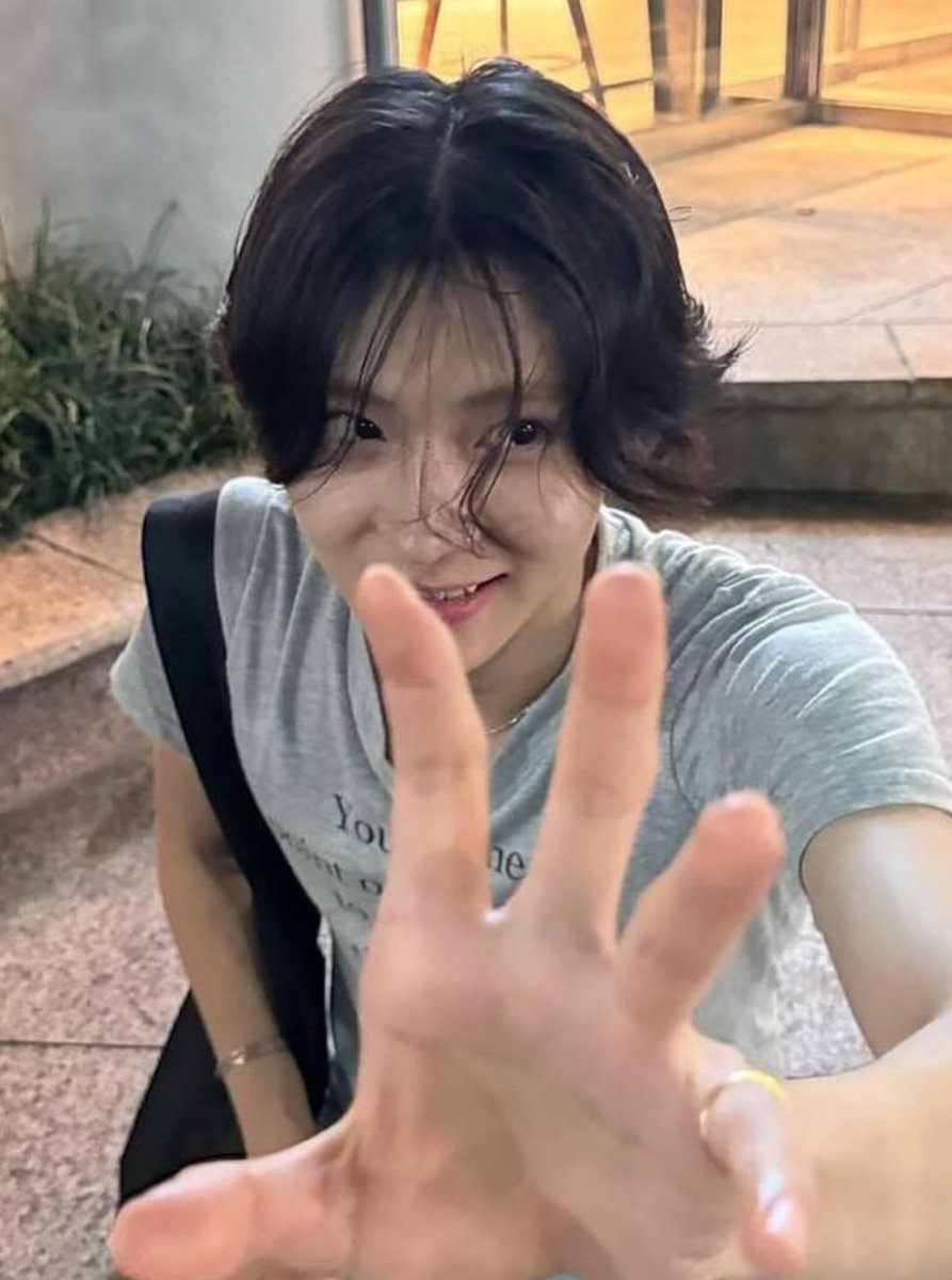 19wons's tweet photo. at today fansign op asked sangwon, "didn't a lot of people recognize you outside back when you were a regular person?" and sangwon said "not really~" so op asked if he got asked for his number often and he said, "sometimes? hehe."

HOW CAN SOMEONE NOT FALL FOR PRETTY SANGWON glad his prettiest face not ends up anywhere else but become an idol 🥹🥹