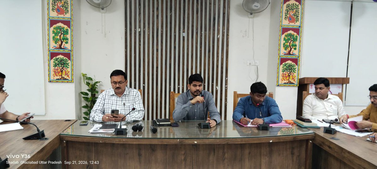 ChiefGhaziabad's tweet photo. श्री कुमार सौरभ, मुख्य विकास अधिकारी गाजियाबाद की अध्यक्षता में सेवा संकल्प अभियान के व्यापक प्रचार-प्रसार हेतु बैठक सम्पन्न हुई।
  योजनाओं की जानकारी अधिक से अधिक पात्र लोगों तक पहुंचाने के निर्देश दिए गए। @CMOfficeUP @ChiefSecyUP @CommissionerMe3 @dm_ghaziabad @uprural https://t.co/t0pK5JvhgY