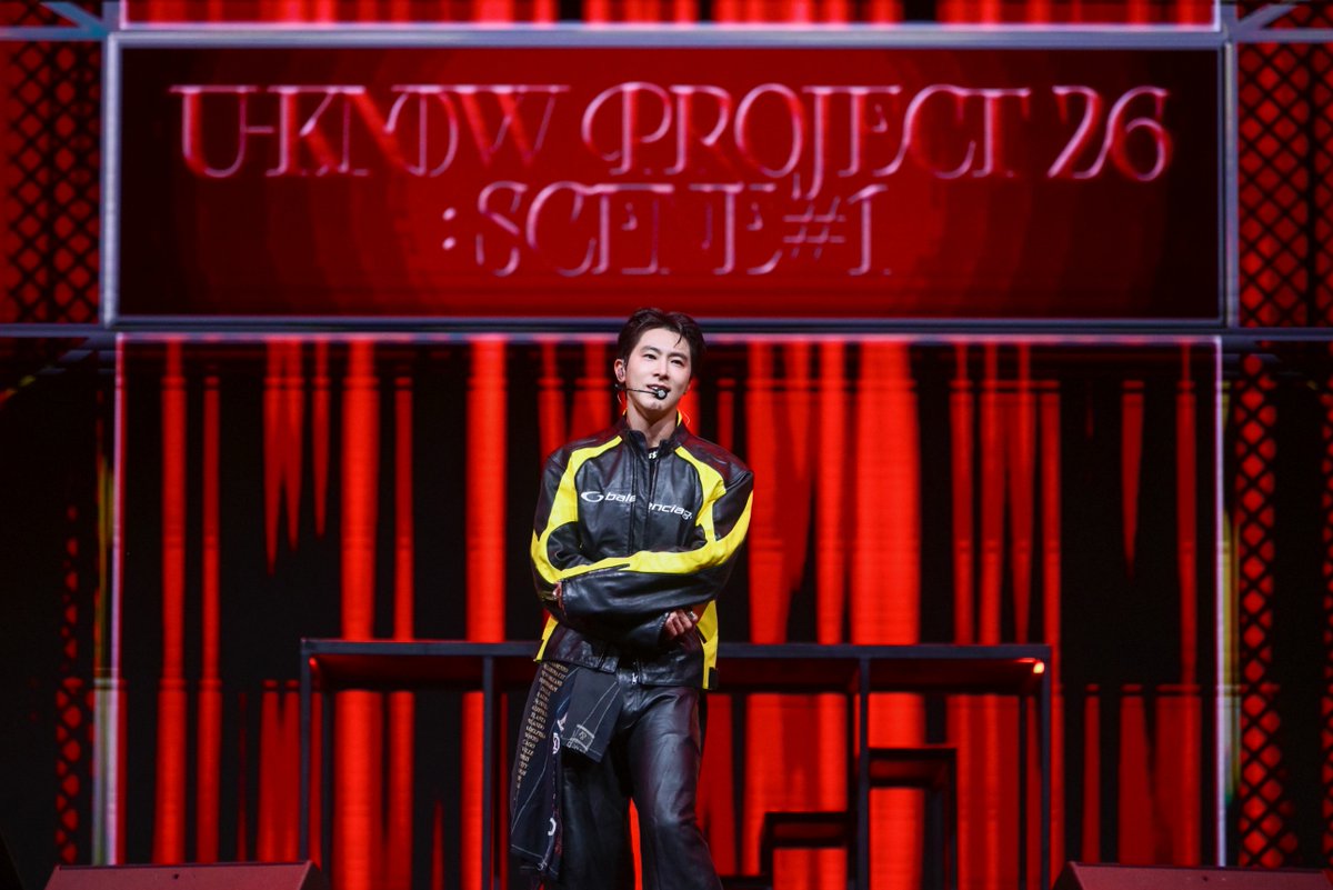 _24News_'s tweet photo. ‘U-KNOW’ (ยูโนว์) แห่ง TVXQ! อัดแน่นทุก ‘SCENE’ จากอดีตสู่ปัจจุบัน ด้วยการแสดงสุดทรงพลังในคอนเสิร์ตเดี่ยวเต็มรูปแบบครั้งแรก ‘U-KNOW PROJECT 26 : SCENE#1 in  Bangkok 

#UKNOW #TVXQ! #UKNOW_PROJECT26 #UKNOW_CONCERT_TOUR #UKNOW_PROJECT26_BANGKOK #SMTrue

‘U-KNOW’ (ยูโนว์) แห่ง TVXQ! (ทงบังชินกิ) อัดแน่นทุก ‘SCENE’ ถ่ายทอดทุกช่วงเวลาบนเส้นทางศิลปินที่ไม่เคยหยุดพัฒนาตัวเอง ผ่านการแสดงสุดทรงพลังและเรื่องราวที่สะท้อนตัวตนในหลากหลายมิติ ในคอนเสิร์ตเดี่ยวเต็มรูปแบบครั้งแรก ‘U-KNOW PROJECT 26 : SCENE#1 in BANGKOK’ (ยูโนว์ โปรเจกต์ ทเวนตี้ซิกซ์ : ซีน แชปเตอร์วัน อิน แบงค็อก) เมื่อวันเสาร์ที่ 29 สิงหาคม 2026 เวลา 18:00 น. ณ ฟีนิกซ์ แกรนด์ บอลรูม

‘U-KNOW PROJECT 26’ ไม่ได้เป็นเพียงคอนเสิร์ตทั่วไป แต่คือแบรนด์คอนเสิร์ตเฉพาะตัวที่ ‘U-KNOW’ (ยูโนว์) ตั้งใจสร้างขึ้นเพื่อถ่ายทอดการเติบโตจากประสบการณ์อันหลากหลาย ซึ่งล้วนเชื่อมโยงและส่งอิทธิพลถึงกัน พร้อมค้นหาตัวตนและอัตลักษณ์ของเขา สำหรับ SCENE#1 ที่เปรียบเสมือนจุดเริ่มต้นนี้ เป็นการผสมผสานเรื่องราวตลอดเส้นทางอาชีพกว่า 23 ปี เข้ากับการแสดงอันหลากหลายสมฐานะ ‘ศิลปินระดับท็อปคลาส’ โดยโชว์ถูกนำเสนอในรูปแบบที่ให้ความรู้สึกราวกับกำลังรับชมละครเวที ผ่านการร้อยเรียงแต่ละช่วงด้วย VCR และองค์ประกอบที่สื่อถึงพิกัดเวลาอย่างต่อเนื่อง
โดยเฉพาะคอนเซปต์ของโชว์ที่มี ‘U-KNOW (ยูโนว์) วัยเด็ก’ ปรากฏตัวขึ้นเพื่อเชื่อมโยงอดีตและปัจจุบัน ซึ่ง ‘U-KNOW’ (ยูโนว์) เป็นผู้ดูแลและนำกระบวนการทั้งหมดด้วยตัวเอง ตั้งแต่ขั้นตอนการวางแผนไปจนถึงการคัดเลือกนักแสดง อีกทั้งในเวที ‘DROP’ และ ‘Spotlight’ ทั้งคู่ยังปรากฏตัวในชุดเดียวกันและร่วมแสดงด้วยกัน สร้างความแปลกใหม่และเรียกเสียงฮือฮาจากผู้ชมอย่างมาก

ด้านเซตลิสต์ ‘U-KNOW’ (ยูโนว์) รวบรวมบทเพลงโซโล่ที่สะท้อนตัวตนและเส้นทางศิลปินของเขาไว้อย่างครบถ้วน ทั้ง ‘Follow’, ‘Thank U’, ‘Vuja De’, ‘Body Language’ และ ‘Stretch’ ที่จัดเต็มด้วยเพอร์ฟอร์แมนซ์เข้มข้น โชว์พลังและความสามารถในการครองเวทีอย่างโดดเด่น รวมถึงซิงเกิลใหม่ ‘Time’s Tickin’’ เพลงป็อปแดนซ์ร่วมสมัยที่มาพร้อมจังหวะสนุกสนาน และ ‘보통의 이야기 (An Ordinary Story)’ เพลงบัลลาดอันนุ่มนวล ไม่เพียงเท่านี้ เขายังเผยเสน่ห์อีกมุมผ่านน้ำเสียงและการถ่ายทอดอารมณ์ที่ละเอียดอ่อนในเพลง ‘Need You Right Now’, ‘불면 (不眠; La Rosa)’ และ ‘Waterfalls’
นอกเหนือจากการแสดงบนเวที ‘U-KNOW’ (ยูโนว์) ยังมอบช่วงเวลาพิเศษให้แฟน ๆ ชาวไทย ตั้งแต่ช่วง SOUND CHECK WITH TALK ก่อนเริ่มคอนเสิร์ตที่เปิดโอกาสให้เจ้าตัวได้พูดคุยกับผู้ชม ไปจนถึงการสื่อสารอย่างเป็นกันเองตลอดการแสดง พร้อมเพิ่มบรรยากาศอันอบอุ่นและซาบซึ้ง ในกิจกรรมที่ให้ ‘U-KNOW’ (ยูโนว์) นำเรื่องราวของแฟน ๆ ที่ส่งเข้ามาล่วงหน้ามาเล่าสู่กันฟัง ซึ่งเจ้าตัวได้แสดงถึงความจริงใจและใส่ใจด้วยการอ่านเป็นภาษาไทยทั้งหมดและเขียนตอบกลับด้วยตัวเอง
สำหรับช่วงอังกอร์ ‘U-KNOW’ (ยูโนว์) กลับมาในเพลง ‘이륙 (26 Take-off)’, ‘불러 (Hit Me Up)’ และเพลงตามคำขอของแฟน ๆ อย่าง ‘Checkmate’ พร้อมเซอร์ไพรส์ด้วยการเดินไปยังจุดต่าง ๆ รอบฮอลล์ เพื่อให้แฟน ๆ ได้สัมผัสโมเมนต์พิเศษกับเขาอย่างใกล้ชิด ท่ามกลางความรักและความประทับใจจาก Cassiopeia ชาวไทย (แคสสิโอเปีย : ชื่อแฟนคลับอย่างเป็นทางการ) ที่ร่วมกันทำแฟนโปรเจกต์ถือแบนเนอร์ข้อความว่า “U-KNOW ของเรา ขอให้เปล่งประกายอยู่เสมอเลยนะ”
ตลอดเวลากว่าสองชั่วโมงครึ่ง กับ 20 บทเพลง ‘U-KNOW PROJECT 26 : SCENE#1 in BANGKOK’ ปิดฉากลงอย่างงดงาม กับบทแรกซึ่ง ‘U-KNOW’ (ยูโนว์) แบ่งปันทั้งเรื่องราว ตัวตน และพลังบนเวทีให้กับแฟน ๆ ชาวไทย ทำให้ประเทศไทยได้กลายเป็นอีกหนึ่ง SCENE ที่เติมเต็มให้โปรเจกต์นี้สมบูรณ์