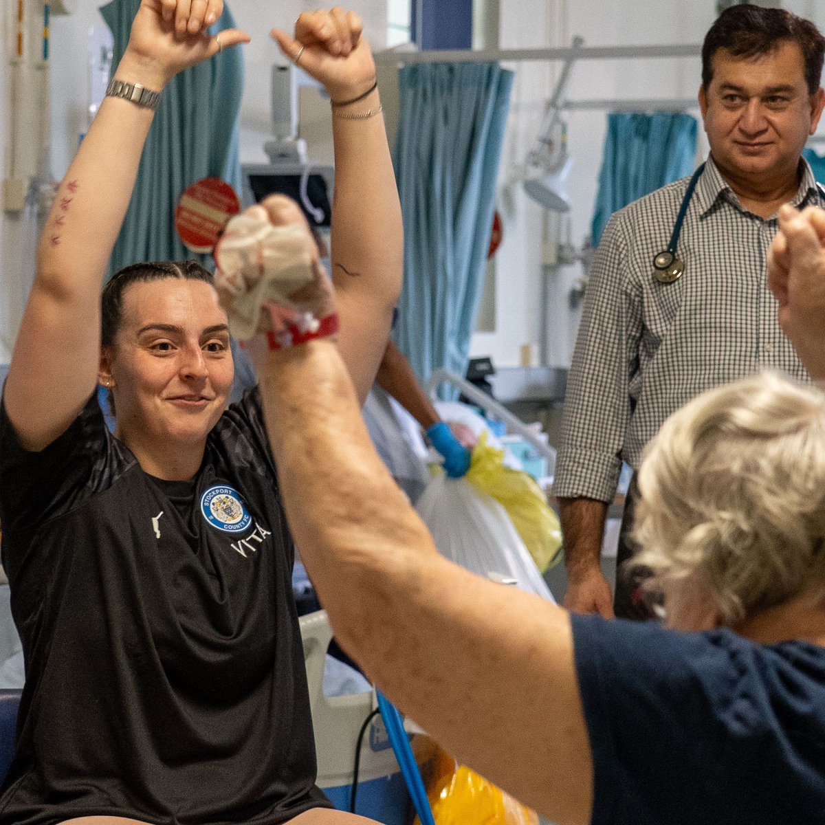 SCFCCommunity's tweet photo. Snaps from our Active Hospital Sessions at Stepping Hill, in partnership with the NHS and Life Leisure. 🏥

Light, accessible activity to support patients' recovery and rehab 🙌

More info: Health@stockportcounty.com https://t.co/0CoYzvwvOx