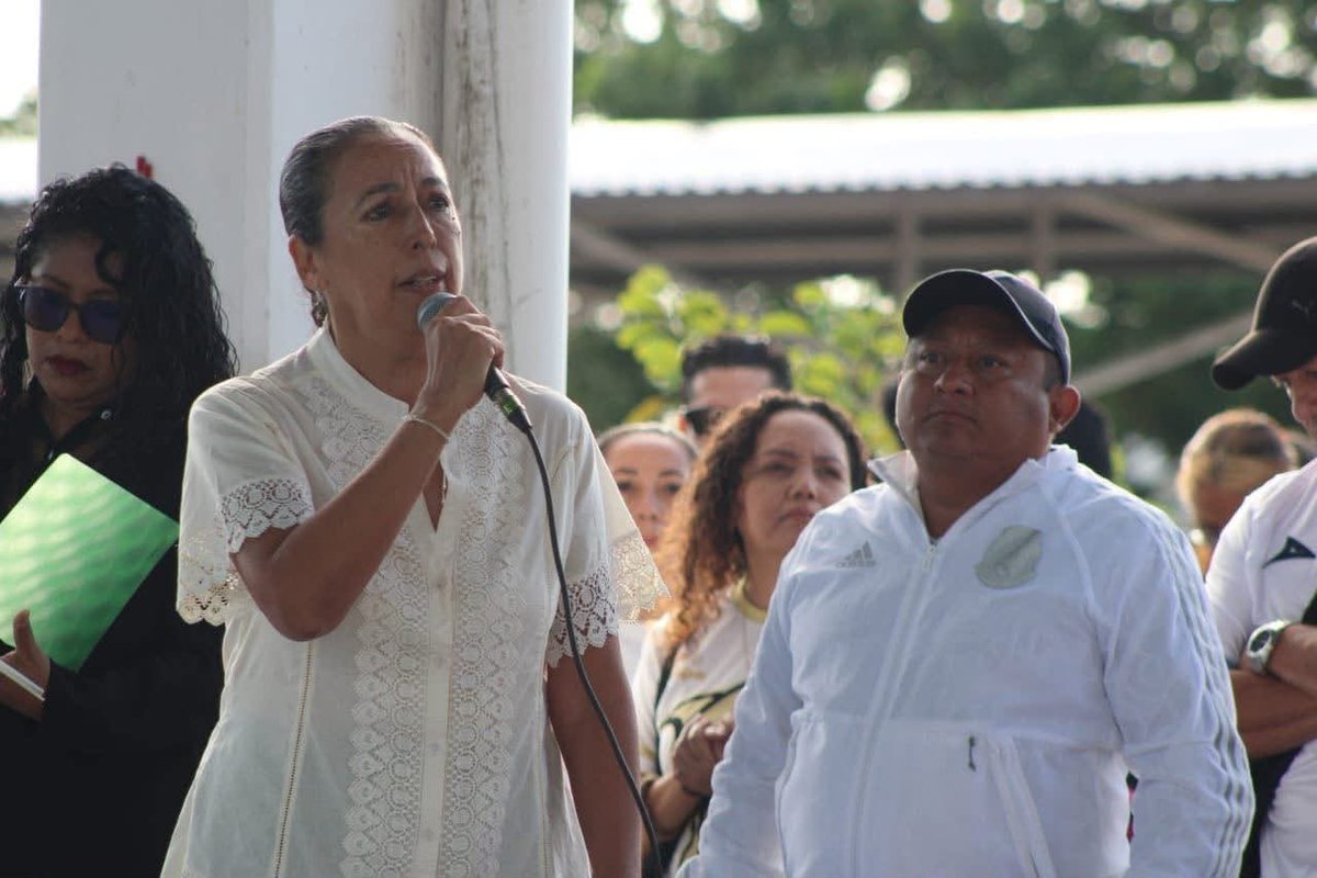 jcarrizales7's tweet photo. 🚨 En Veracruz, ante las demandas de obras y servicios, nuestros compañeros denuncian una respuesta basada en citatorios judiciales, intimidación y amenazas de desalojo. Exigimos respeto al derecho de organización y manifestación.

#RepresiónPolíticaEnVeracruz https://t.co/6QHmbPtBR7