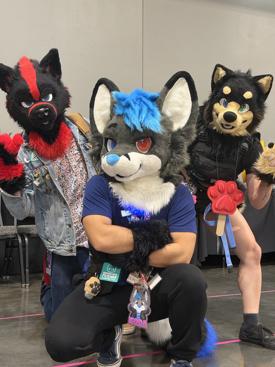 FolfKoda's tweet photo. First con with my suit! 
Was such a fun time with frennnsss :3 
#ASC2026 https://t.co/aNw7SFBCVX