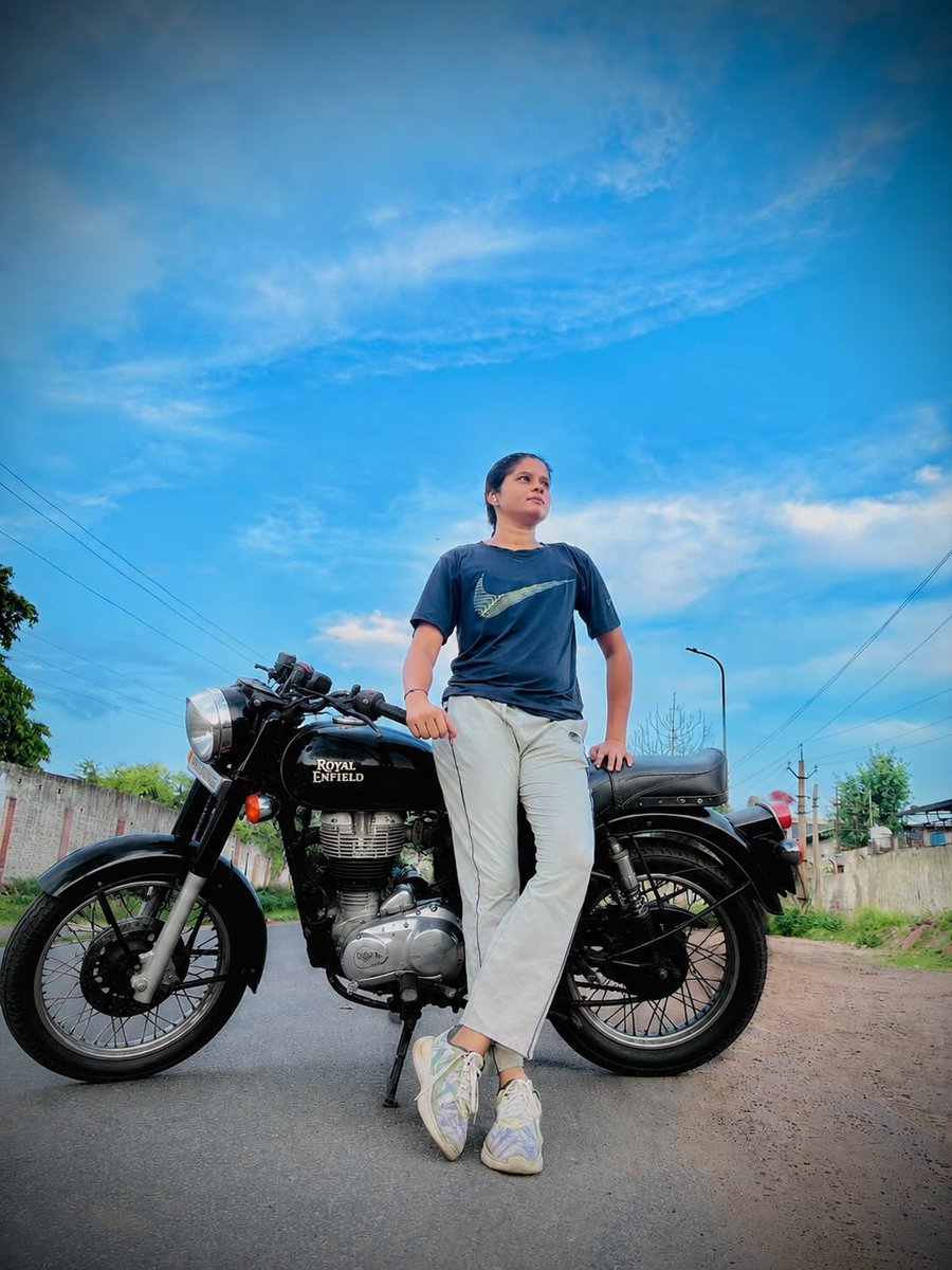 Chester_narhan's tweet photo. खामोश जरूर हूँ, कमजोर नहीं। वक्त आने दो, पहचान भी होगी और हिसाब भी। https://t.co/VJTl0SOogj