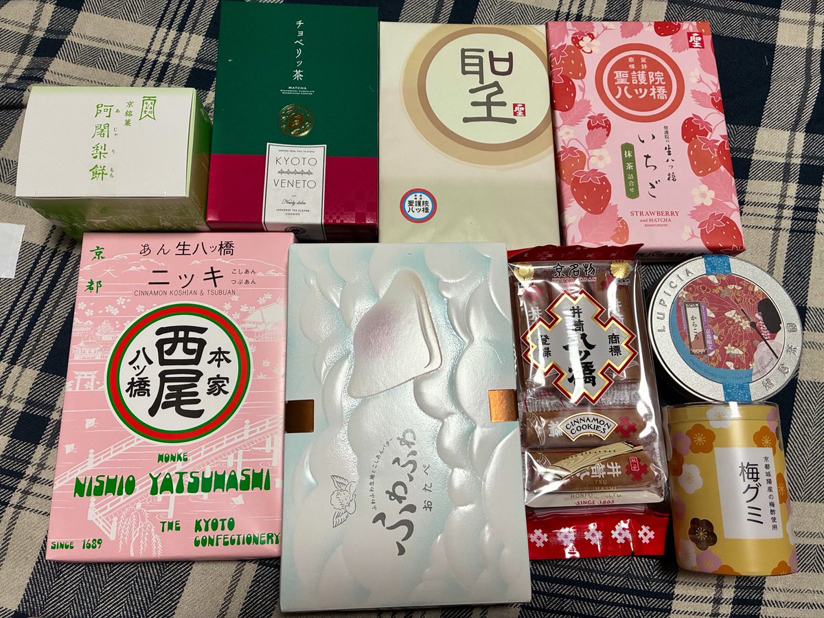 M_chi_kty_'s tweet photo. いーーーーっぱい買ってきた

もちろん全部自分用だし
私だけが全部食べる
素晴らしいね
来月糖内👍👍👍 https://t.co/bz79aTQyS6