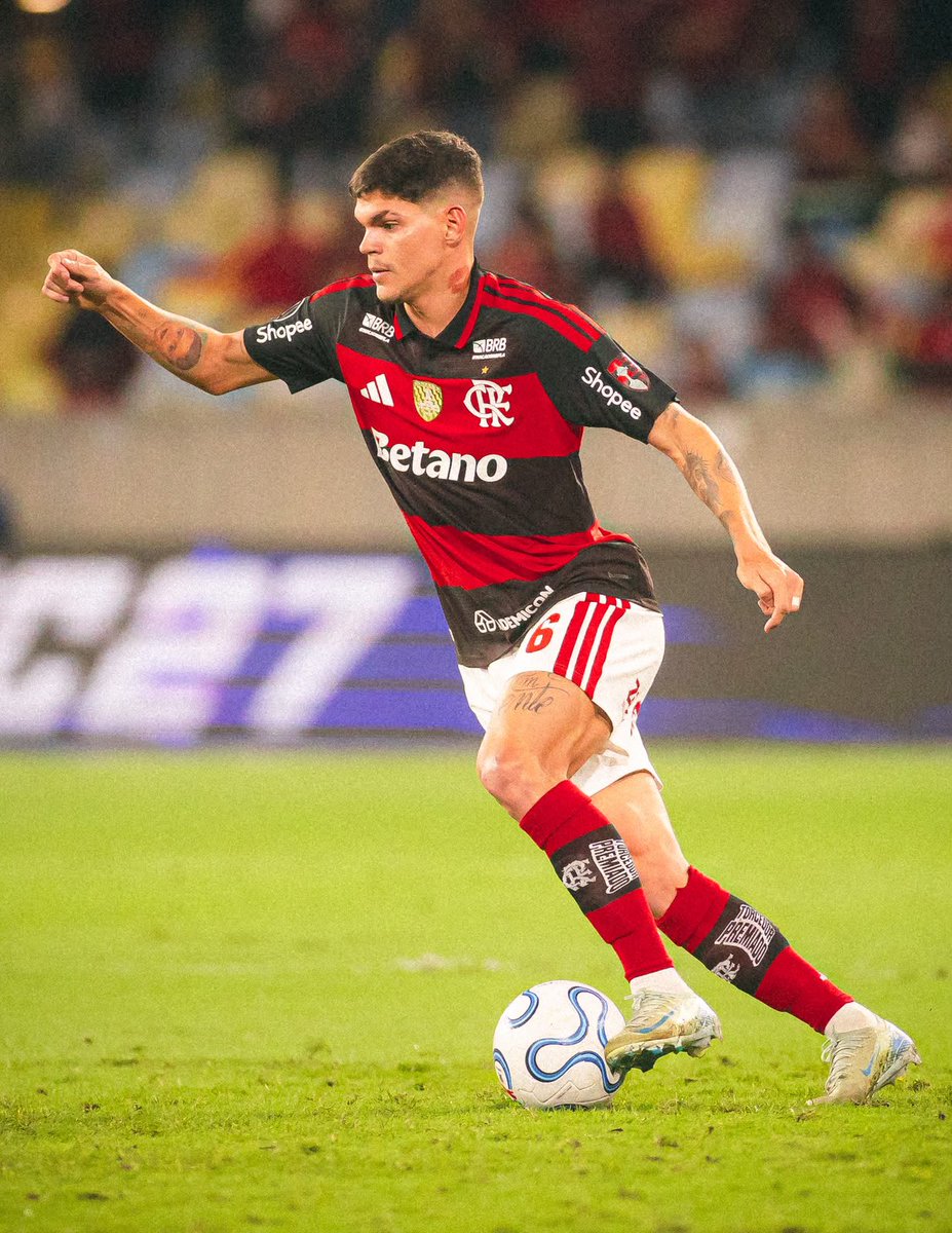 fla_infos's tweet photo. ⚠️ Ayrton Lucas tem lesão muscular na coxa direita.

Exame de imagem realizado confirmou uma lesão muscular na região posterior da coxa direita.

O jogador já iniciou tratamento com o Departamento Médico do clube.

📸 Adriano Fontes/CRF https://t.co/2odTjOrQbZ
