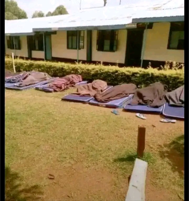 Kibetke15's tweet photo. Highschool teachers had a very stupid mode of punishment man, what's this? https://t.co/Ss90mLrHJF