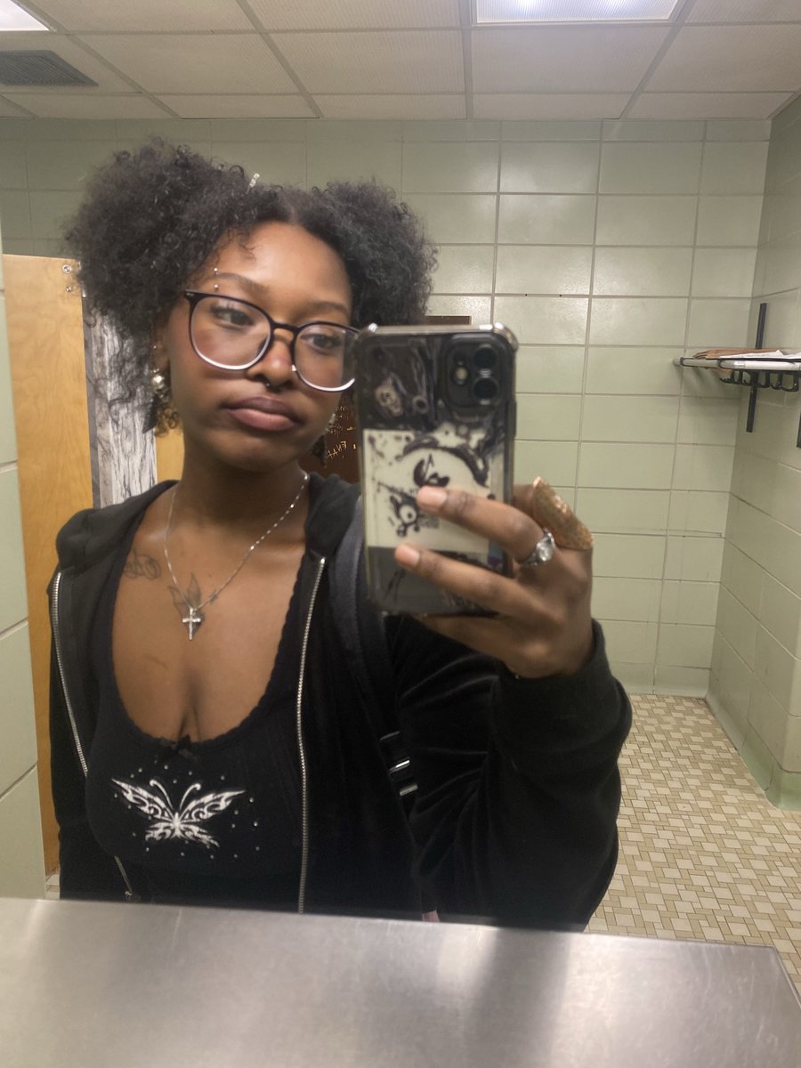 cyberprinxess's tweet photo. hiii, link in bio to see my content <33 dm me for a live chat #promote #linkinbio #ebonylesbian #ebonyslut #blackgirl #camgirl #sellingcontent #findom #youneed #alt #girlongirlcontent https://t.co/rVqECvJT9L