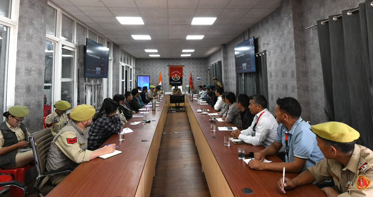 DGP_Ladakh's tweet photo. Ladakh Police held a UT-level workshop for banks on cybercrime response, covering NCRP, CFCFRMS, MRM &amp; GRM. DGP Anand Jain stressed Police-Bank coordination &amp; KYC to curb mule accounts. 40+ bank officials joined. #LadakhPolice
@lg_ladakh @ashishkundra @anandjainips https://t.co/GffPx9FP0K