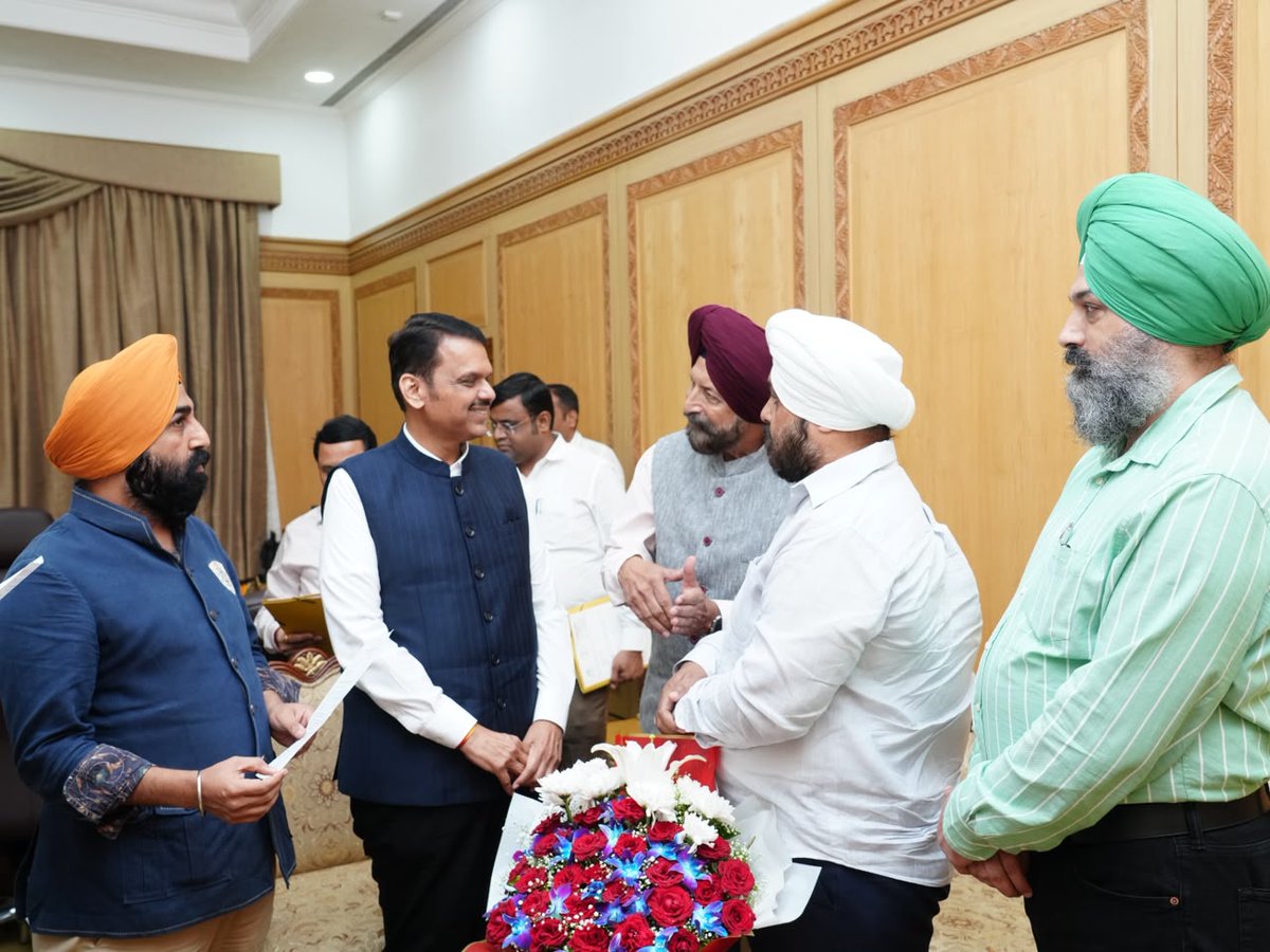DailyPostPhh's tweet photo. ਤਖ਼ਤ ਸ੍ਰੀ ਸੱਚਖੰਡ ਹਜ਼ੂਰ ਸਾਹਿਬ ਨਾਂਦੇੜ ਦੇ ਪ੍ਰਸ਼ਾਸਕ ਡਾ. ਵਿਜੇ ਸਤਬੀਰ ਸਿੰਘ, ਸਲਾਹਕਾਰ ਜਸਵੰਤ ਸਿੰਘ ਬੌਬੀ,

#TakhtHazurSahib #HazurSahibNanded #DevendraFadnavis #SikhCommunity #Maharashtra #PunjabNews #SikhNews #DailyPostTV https://t.co/XypAlssEal