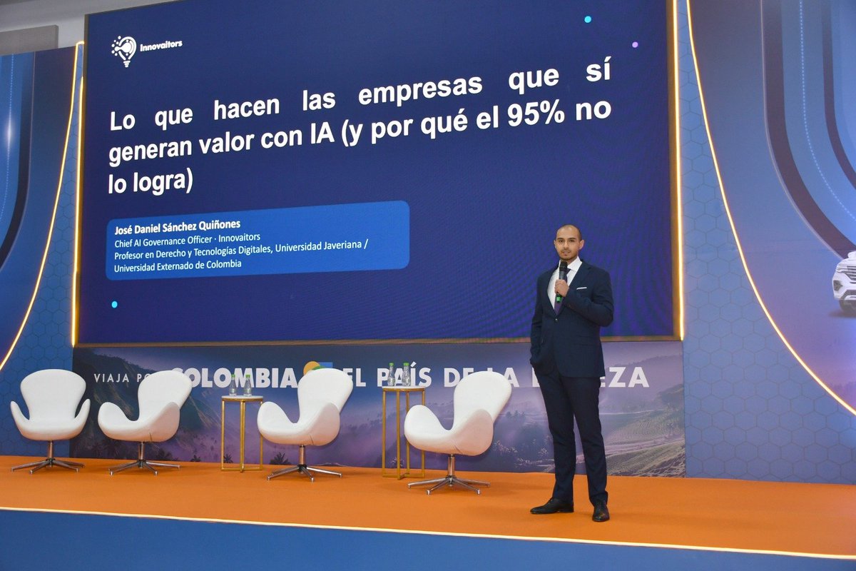 UNGremial's tweet photo. #Viernes 🤖✨ La Inteligencia Artificial también fue protagonista en #UnidadGremial2026.
El Dr. José Daniel Sánchez Quiñones nos compartió cómo las empresas pueden transformar la IA en valor, innovación y resultados reales. 💡📈
Conocimiento y tecnología para el sector 🚌🇨🇴 https://t.co/KgnKnoxvkj