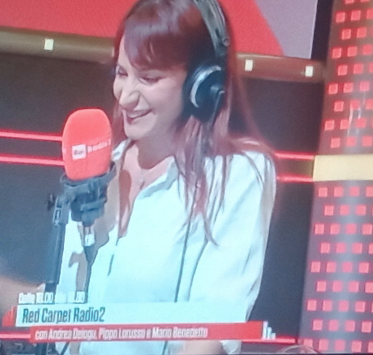 Da__NaNn's tweet photo. Eccoci sintonizzati su #RaiRadio2 per #RedCarpet, perché @andreadelogu in radio, è una Comfort Zone! In bocca al lupo ragazzi !
#delotti https://t.co/57iNjS0has