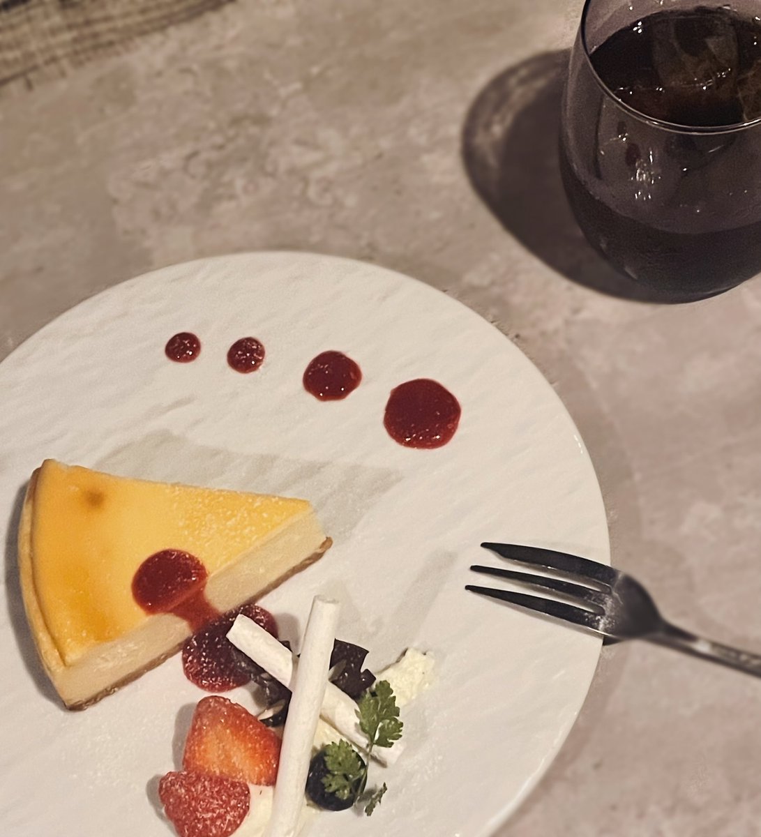 cheese_eng_cafe's tweet photo. 🔹Today's Cafe
🧀NY cheese cake
🍸 Black Russian 
(Kahlua / Vodka / Coffee)

試験頑張ったご褒美✨
お気に入りカフェで、
大好きなチーズケーキとカクテル🍸
しあわせすぎた🥹✨

#カフェ #バー   #NYチーズケーキ 
#ブラックルシアン #ご褒美スイーツ 
#ALL明けはさすがにキたw https://t.co/Fxj0CDcPLD