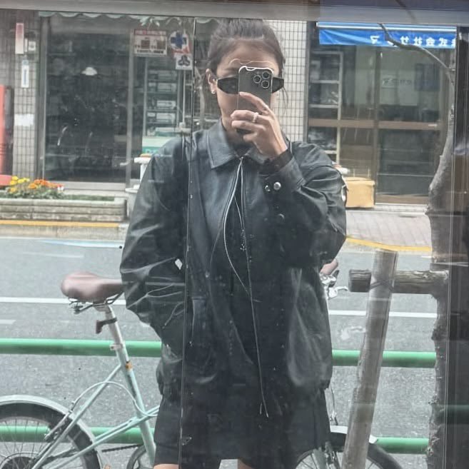 lilywzza's tweet photo. put on my little lesbian outfit to get my little lesbian cats. wish me luck 🖤
#BRIARSNAPS https://t.co/Wc8Myb6nUo