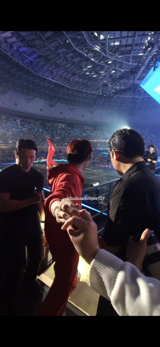 bubusdimple127's tweet photo. Still can't believe these all happened in 1 day!  😭😭 
#NCT127  #THE_REDLINE
#NCT127_5TH_NEOCITY_THE_REDLINE
#NCT_10TH_ANNIVERSARY #TAEYONG #JAEHYUN https://t.co/0CCUNFHTv2