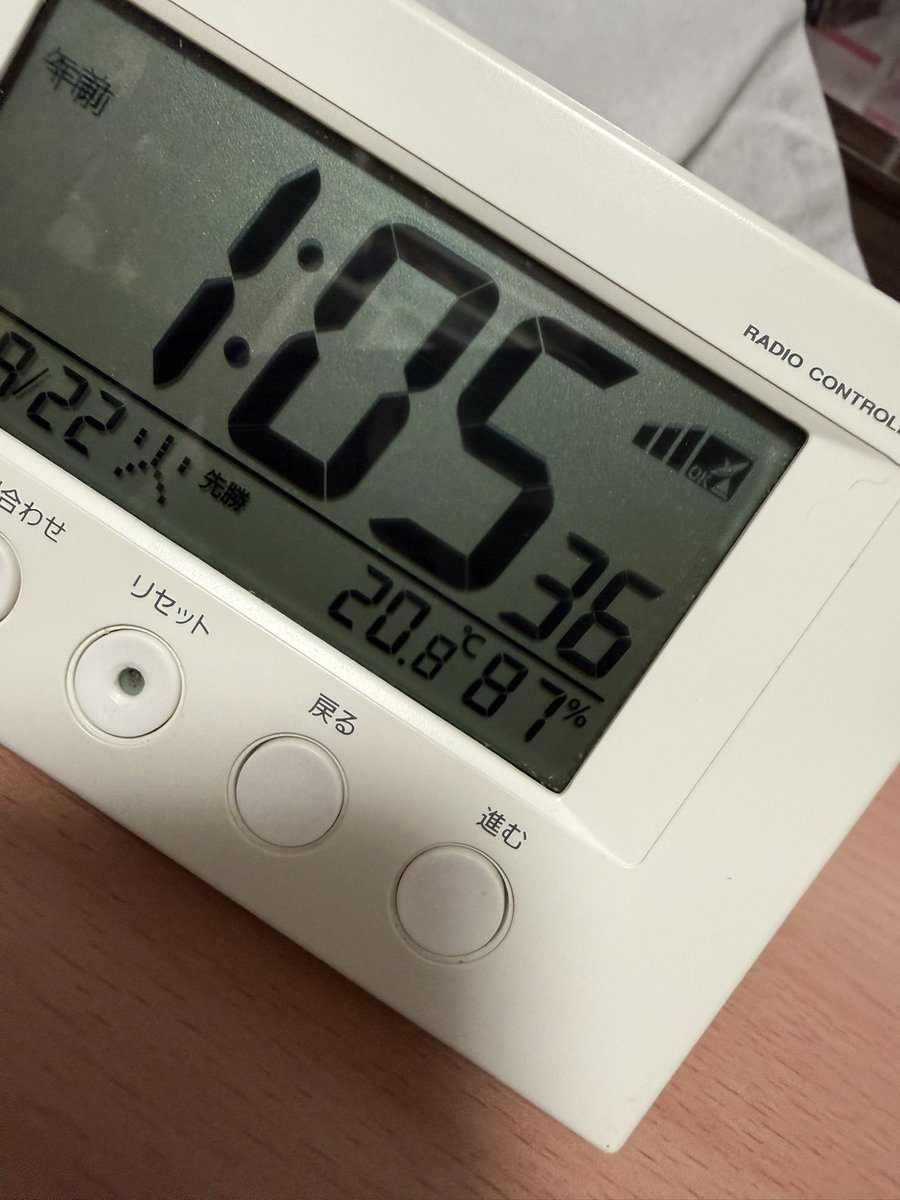 Akatsuki_515's tweet photo. 寝床兼コレクションルーム部屋
今年の夏、常に湿度80%超え
カビがやべぇ… https://t.co/sDGmYiebMj