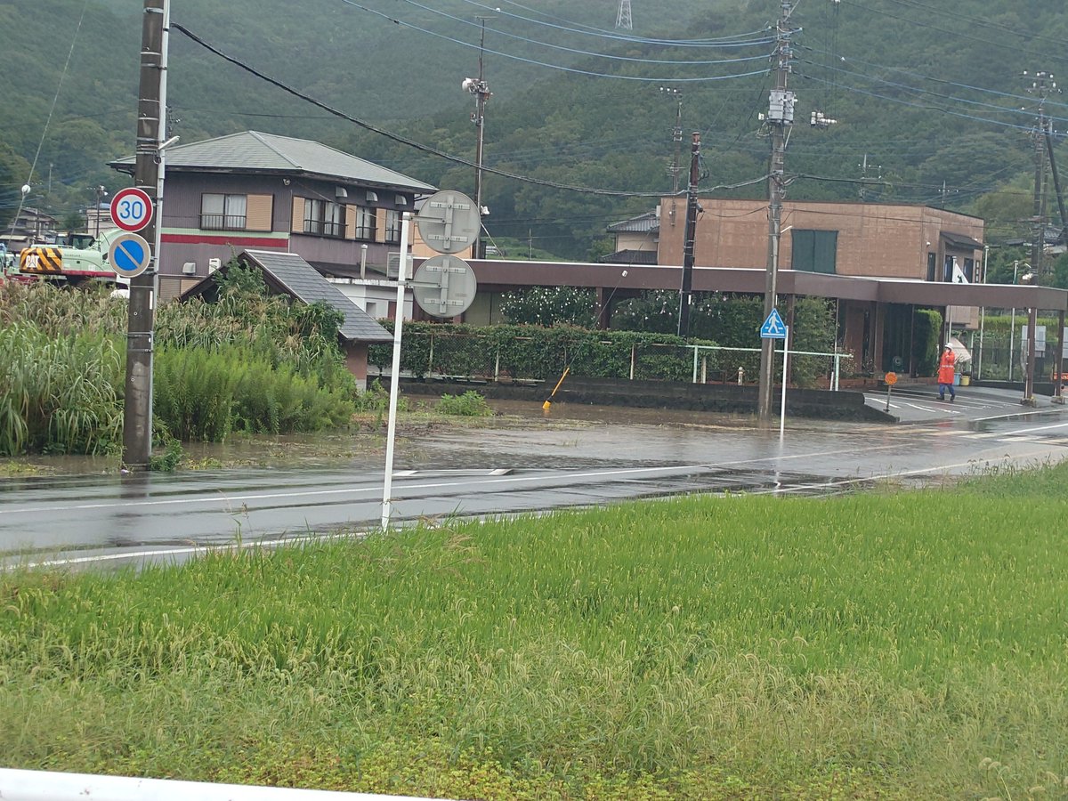 kanoko1010's tweet photo. けっこう雨降ってかからか増水してました。
一時的に通行止めにはなったよ。 https://t.co/VZvyuX0tH7