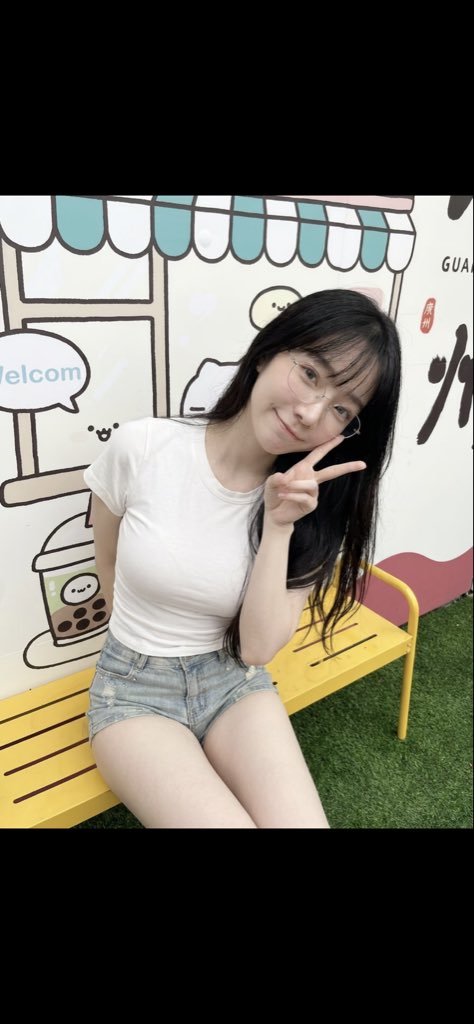 Bithellk55's tweet photo. 有男生要来锐评我21的福嘛🥺                                                                

睡不着来X发泄了 🙈

流言1我真发🤭 https://t.co/GwQVhOvgHm