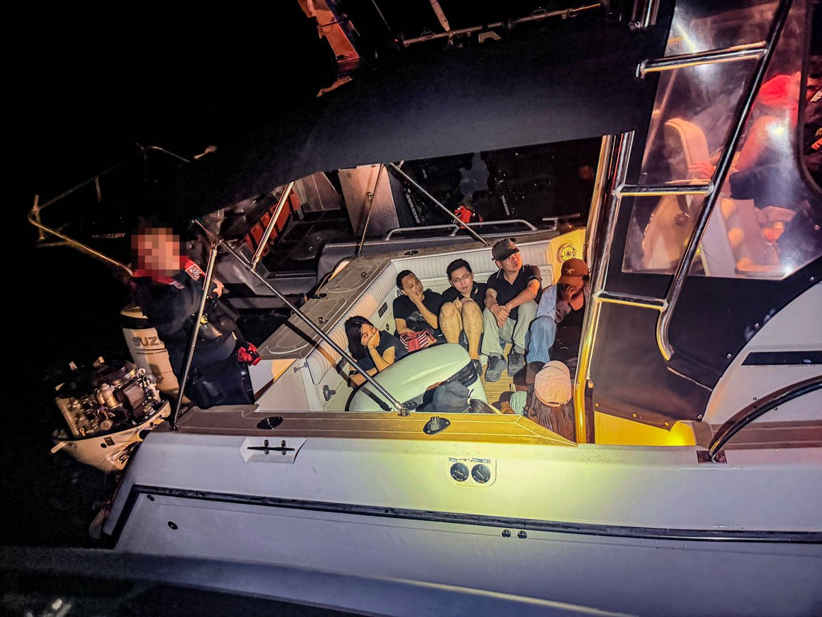 BillMelugin_'s tweet photo. NEW: CBP confirms to @FoxNews that they found & arrested 13 Chinese illegal aliens on a human smuggling boat near Key Largo, FL, first detected by CBP aircraft on patrol. There were 22 illegal aliens on the boat in total, including 8 Hondurans and one Dominican. The human smuggler was also arrested. The arrests were made near Angelfish Creek. 

It is rare to see Chinese nationals trying to get into the US through this maritime smuggling route typically used for Haitians, Cubans, and Dominicans. 

CBP statement to FOX: 

“Attempting to enter the United States illegally by sea is extremely dangerous and will not go undetected,” said Executive Director Andres Blanco, Southeast Region. “This interdiction demonstrates the strength of our maritime partnerships and our commitment to stopping human smuggling organizations before they can put more lives at risk. Those who attempt these dangerous voyages face arrest, prosecution, removal, and the very real possibility of losing their lives at sea.”