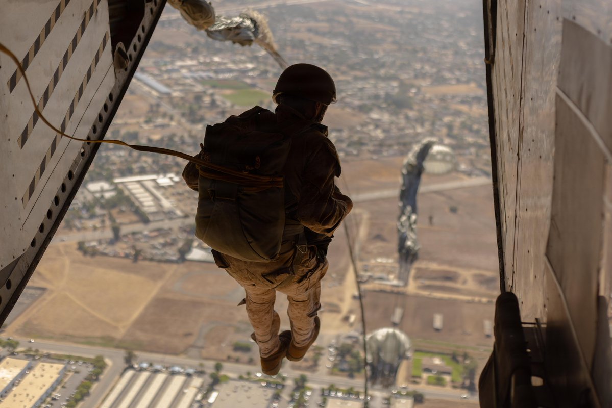 USMC's tweet photo. Into the Drop Zone https://t.co/JOUIJEQIBe