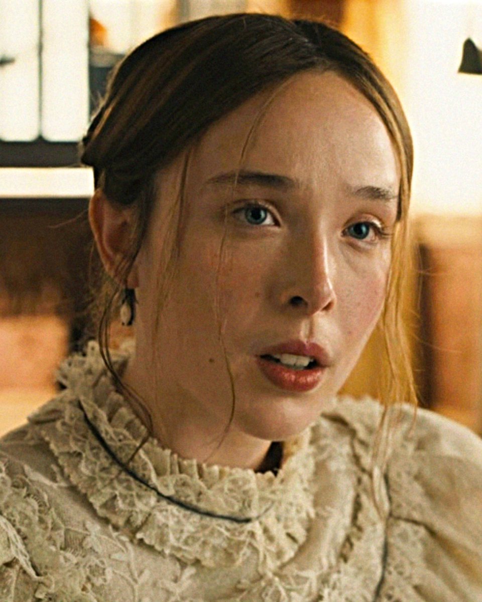 periodborgia's tweet photo. "She has a horse face"  
 
Showing one of the most beautiful and unique faces https://t.co/FwfTkVof19