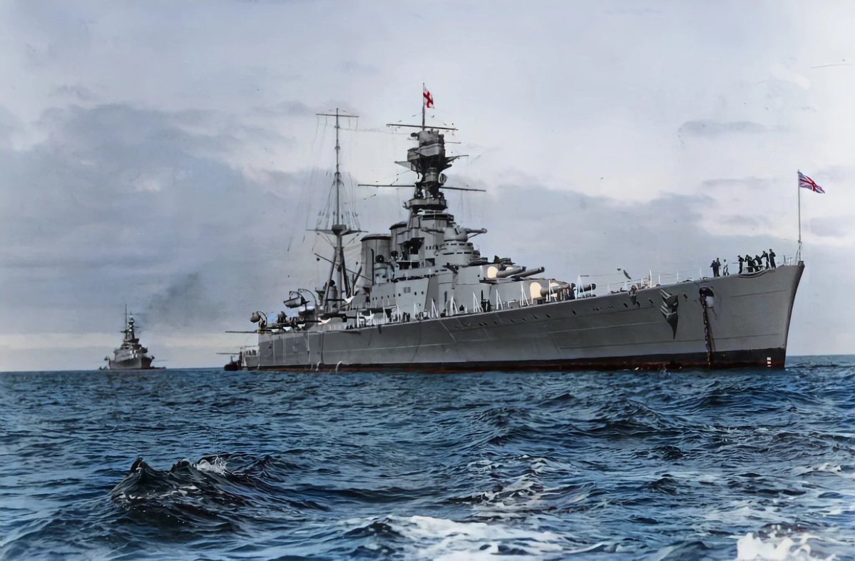 Empireaesth's tweet photo. HMS Hood leads HMS Repulse off the coast of Adelaide (1924) https://t.co/glC9MOq1CH