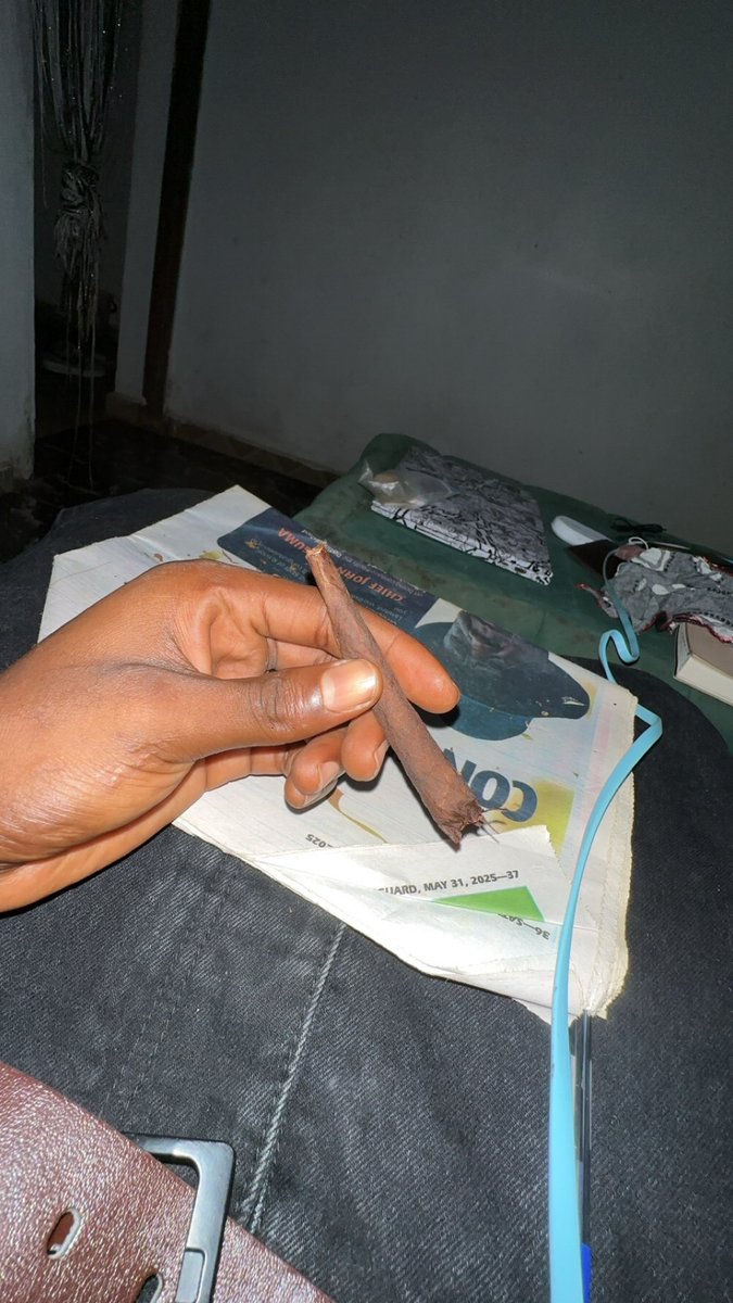thuggerKING420's tweet photo. Dark leaf, old congratulations paper, and a bathroom sesh. That’s the whole vibe. https://t.co/HKl7PYvqL2