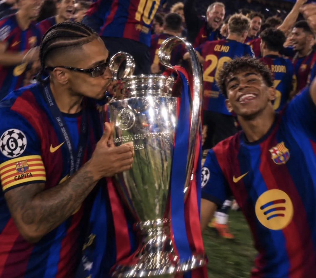 oficialsincerao's tweet photo. Pergunta aqui na moral…

Raphinha ganhando uma Champions League de capitão com esse Barcelona, ele seria maior que o Neymar na história do clube? https://t.co/xs064iAVBk