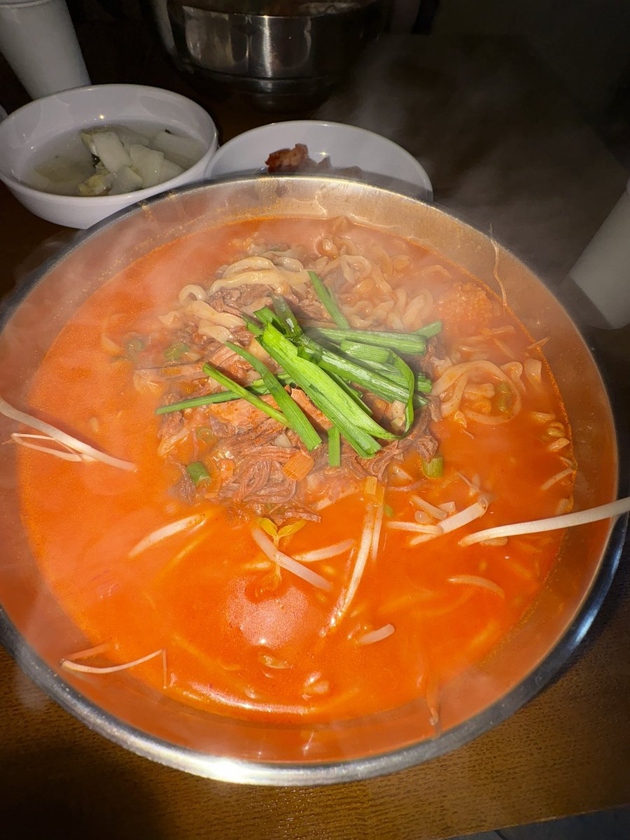 sOongpring's tweet photo. 오늘 먹은거..🤓☝️
칼국수랑 만두가 너무 섹시해... https://t.co/ccTicDybb3