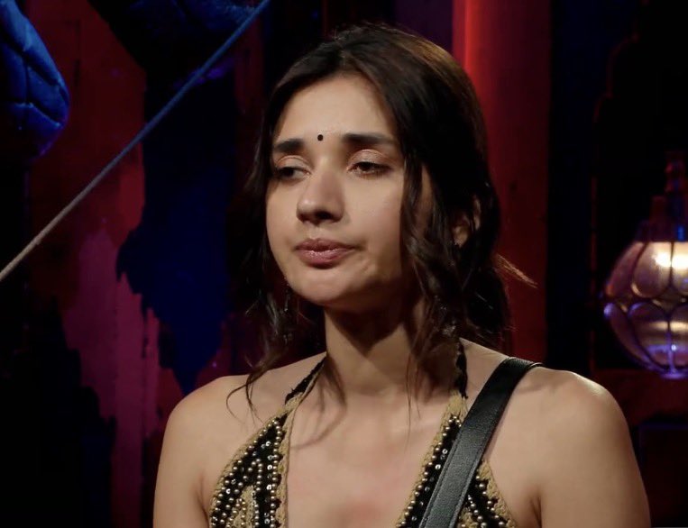 savagebutsassy's tweet photo. I never liked her and this is why
#kanikamann is cunning and an opportunist
She chose complete weird names
She dint chose her own best friend
Shows her true colours
She chose
#QaziToukeer because every wkv hespraised
Mary-because shes also backed by makers and salman
#biggboss20 https://t.co/YqXo3nWcgx