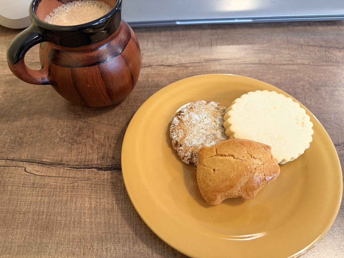 Waban_'s tweet photo. Guys, I finally found my people 🥹
Recommended a local Mexican coffee shop~

Spoke to the worker in spanish, she moved here from Durango ☺️ It so interesting hearing people’s story~ She was so sweet!

Spanish music jams + yummy coffee and snacks~ https://t.co/Z04CznjApI
