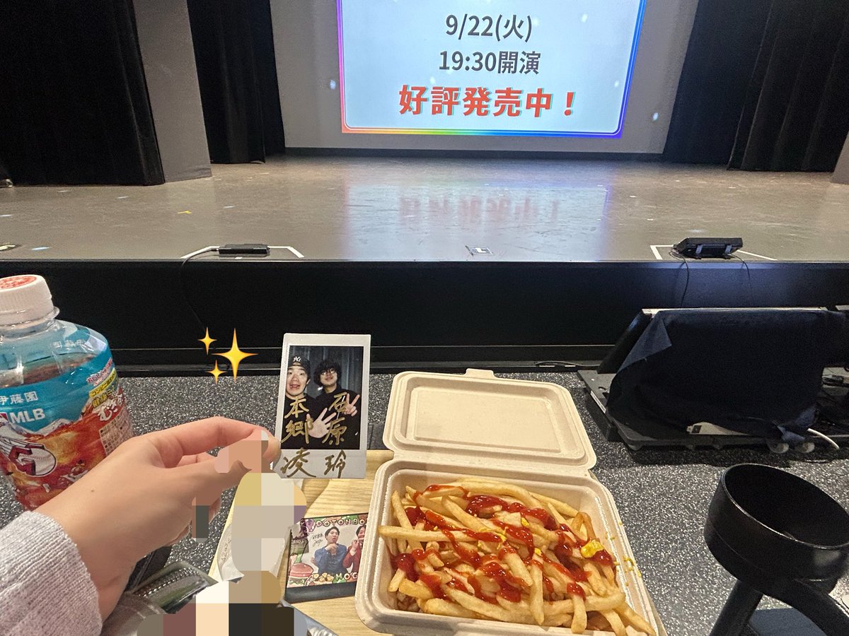 FAREASTDISCO's tweet photo. 🍟2026.9.21 よしもとお笑いレストラン🍟
あなたとネ初大阪出番✨✨間に合ってよかった！コーナーも楽しかった！終演後に初見のお客さんがあやね面白かった���って言っててワロタ あやねで定着してる
「待つな、自分で持ってこい」「食事の手は止めてください」⬅️神 https://t.co/3Ocyb8o2kp