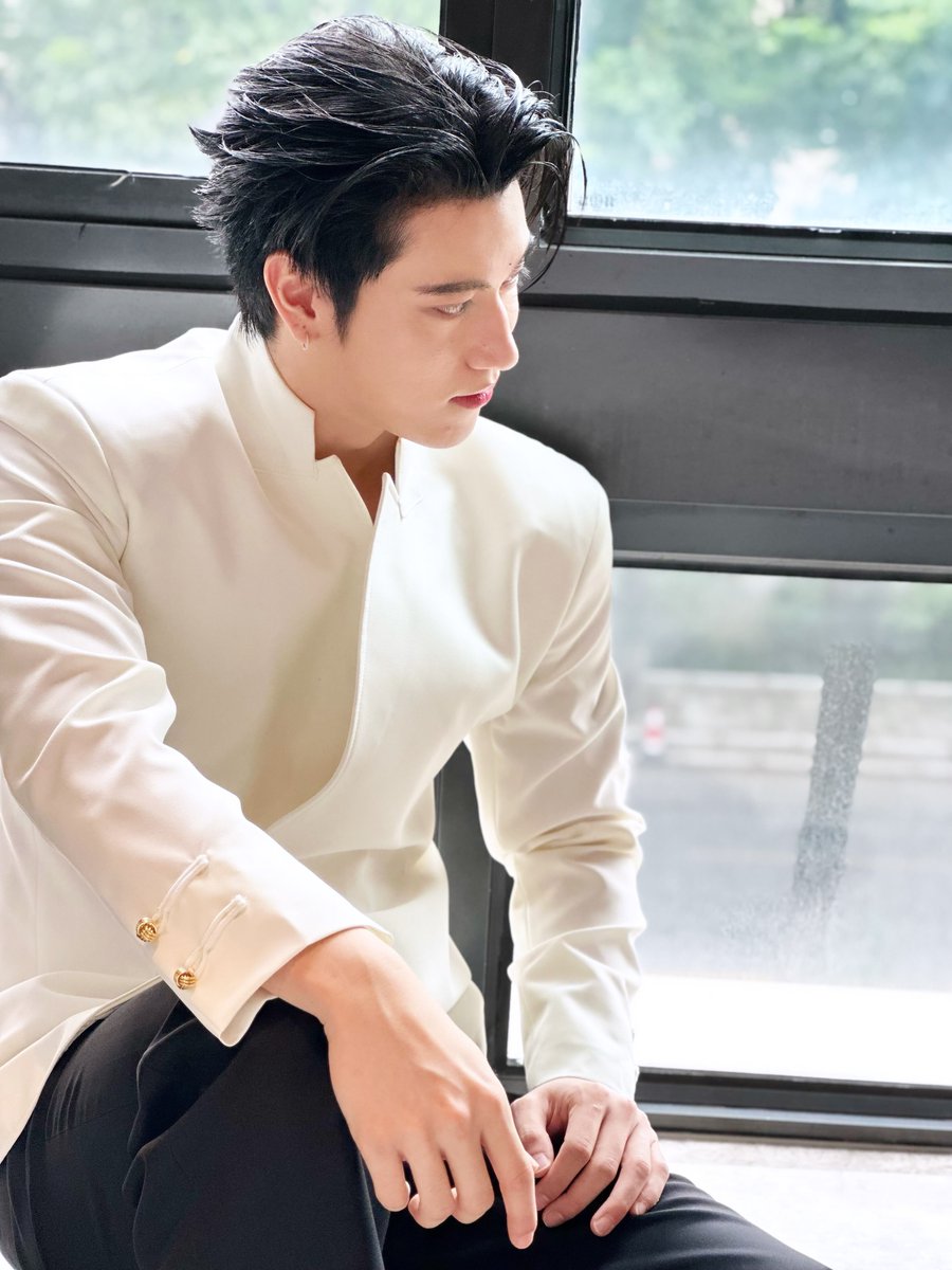 pairin_3005's tweet photo. ลุคเจ้าพ่อเซี่ยงไฮ้ของอินจักร ทำเอาผมจะวูบอีกแล้ว 🫠🫠🫠

#innjkrsn https://t.co/MXAGGpnFU6