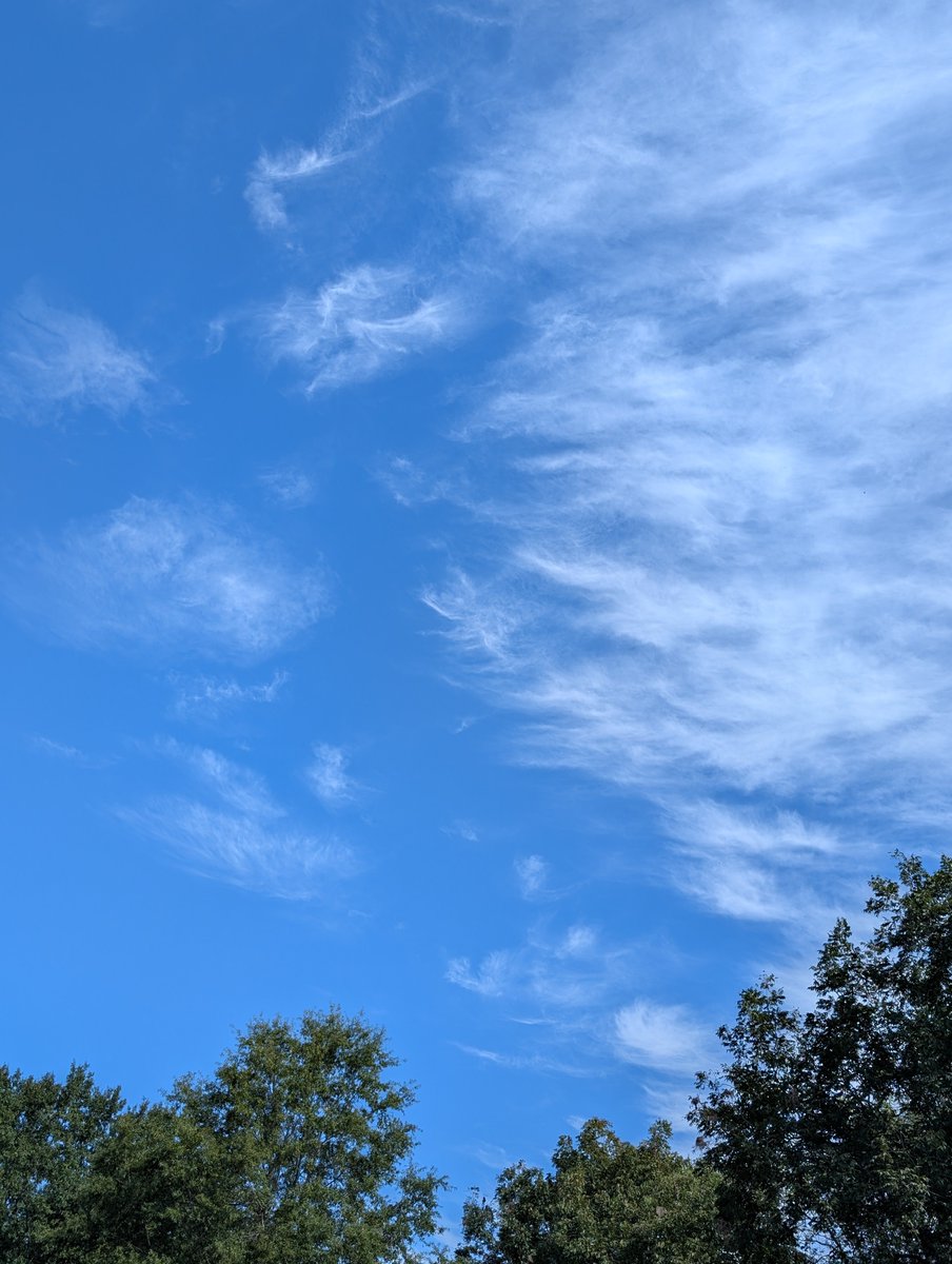 Taphend's tweet photo. Swirly thin clouds over Malvern 
@JamesBryantWX ,@WxZachary @ToddYakoubian https://t.co/T0KEvfvGUm