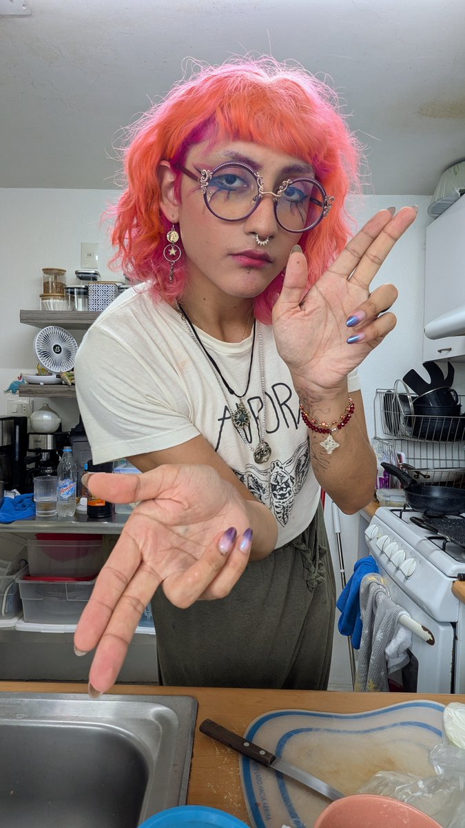 VulpyxPantomime's tweet photo. OOTD 🩷🧡🤍✨ https://t.co/K2C1EvrkAG