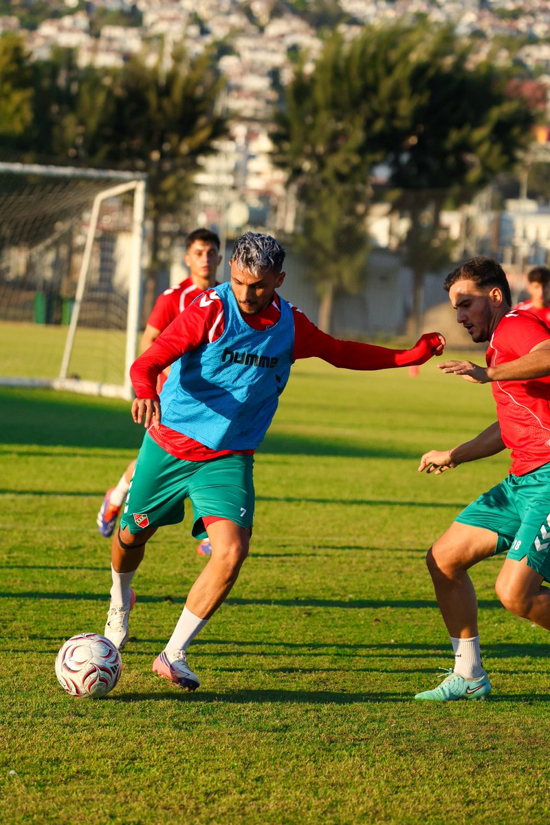 KarsiyakaSK's tweet photo. Gaziemir karşılaşmasının hazırlıklarına bugün yaptığımız çalışmayla başladık.💪🏻💚❤️ https://t.co/wLqt15a1Q9