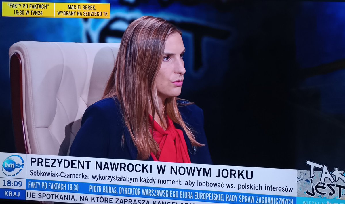Piotr70225892's tweet photo. Marciniak,ta dziennikarska miernota,ani razu nie pozwolił
w pełni,bez wtrącania swoich 
"mądrości",odpowiedzieć Pani
minister @magdasobkowiak 
na zadawane przez siebie pytania❗Obraz nędzy i rozpaczy..🫣 https://t.co/hARbUhDLLH