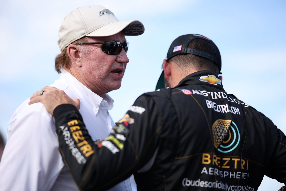 austindillon3's tweet photo. Happy birthday to the greatest Pop Pop ever! 81 and still crushing life! https://t.co/ANvZZmLB9H