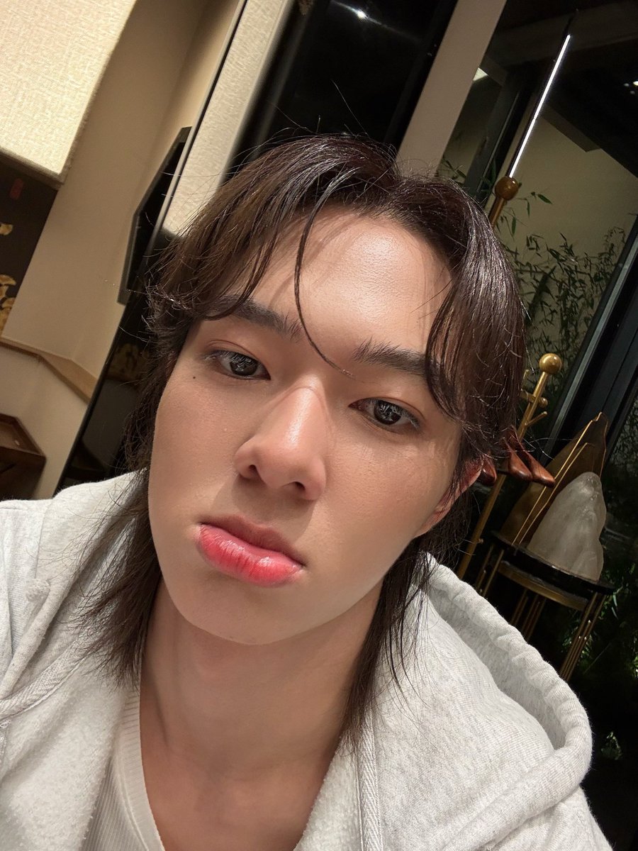 lorloryd's tweet photo. ไทยแลนด์คิดถึงมิลานมาก มานสิไห้แล้วนั่น มากอดเค้าเลย 🥺🥺🥺 https://t.co/cHrzEWqUoP