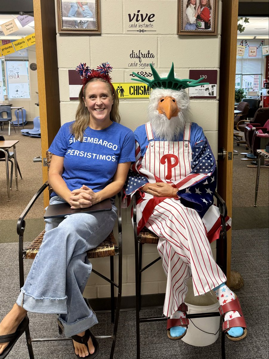 jenicars11's tweet photo. Vamos los EEUU @senoranichols #GoMVStangs #hoco26 #laclasedeespañol #profes https://t.co/cel0FYLUQK