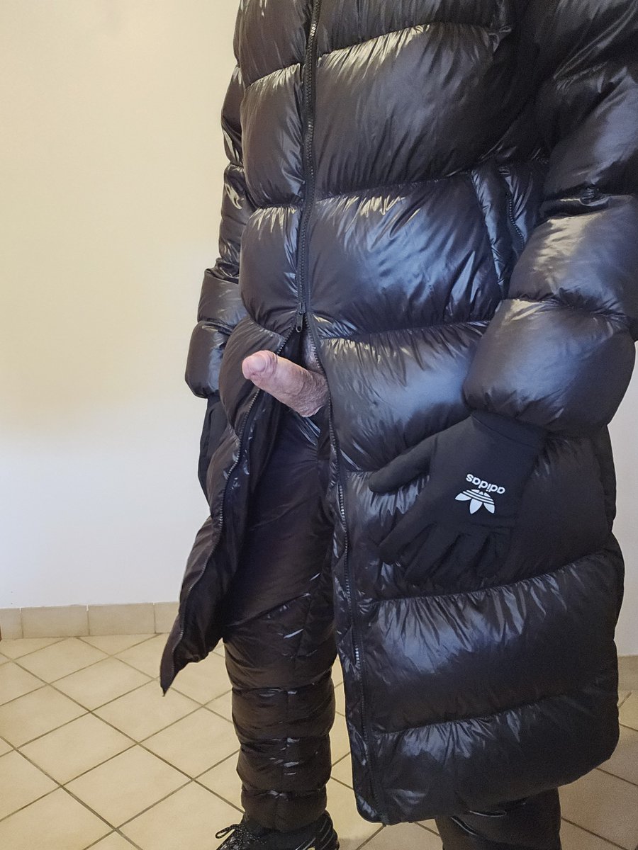Stvd91822427's tweet photo. Come suck my dick and clean the zara puffer and my TN's 😋😈 https://t.co/2s0w2zBs0d