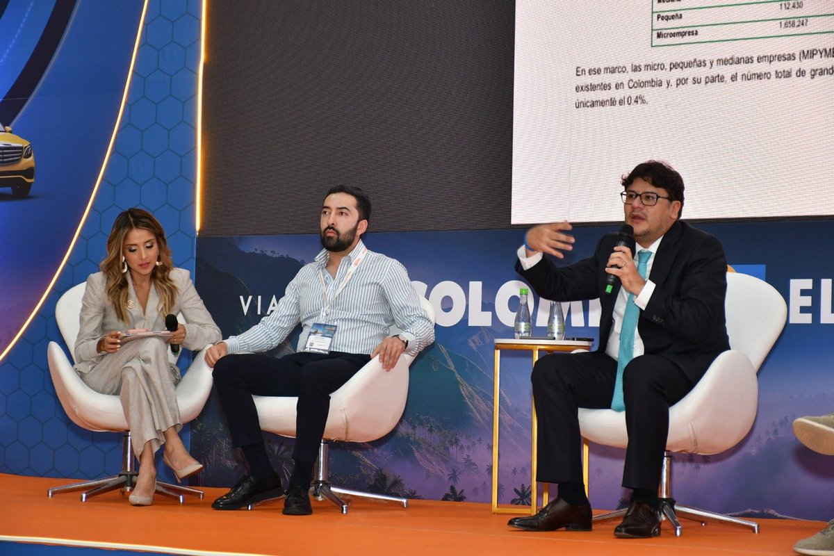 UNGremial's tweet photo. #Viernes ⚖️🚌 Temas de gran importancia para el presente y futuro del sector hicieron parte de la agenda de #UnidadGremial2026.
Analizamos las normas laborales y su impacto en el transporte y el turismo, compartiendo conocimientos y herramientas frente a los nuevos desafíos 🤝🇨🇴 https://t.co/ym0engXpye