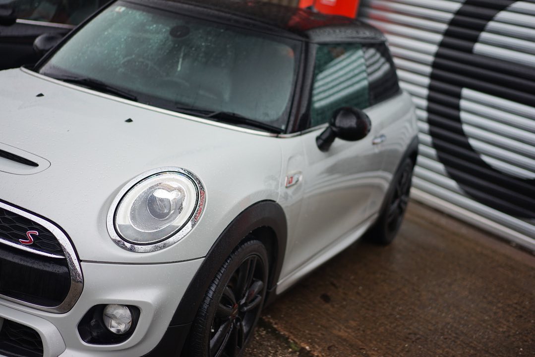DanialGovero's tweet photo. What a fantastic Cooper S! This White Silver Cooper S Auto is now available with JCW Sport Pack, heated seats, Punch leather, LED headlights, and sat nav. DM us for more info. https://t.co/RKGBZjo8Uf